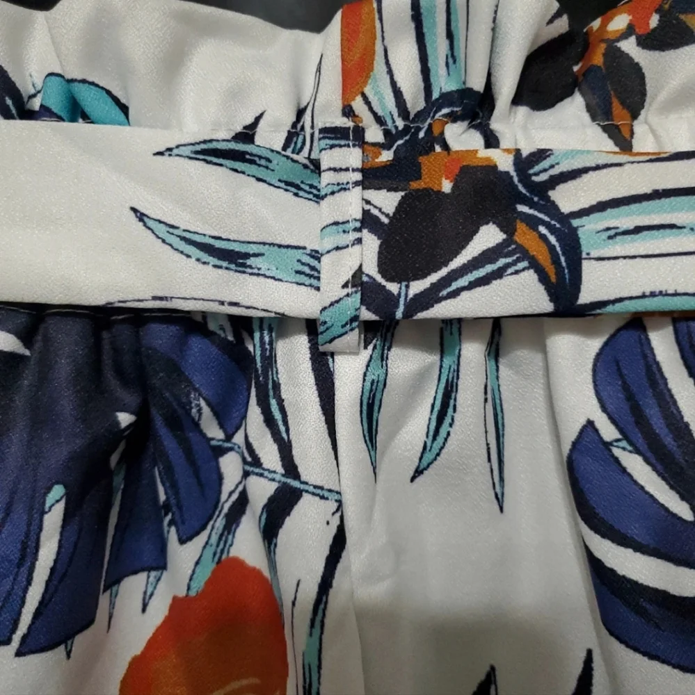 Shein Women's Paper Bag Waist Floral Belted Shorts Size Large
